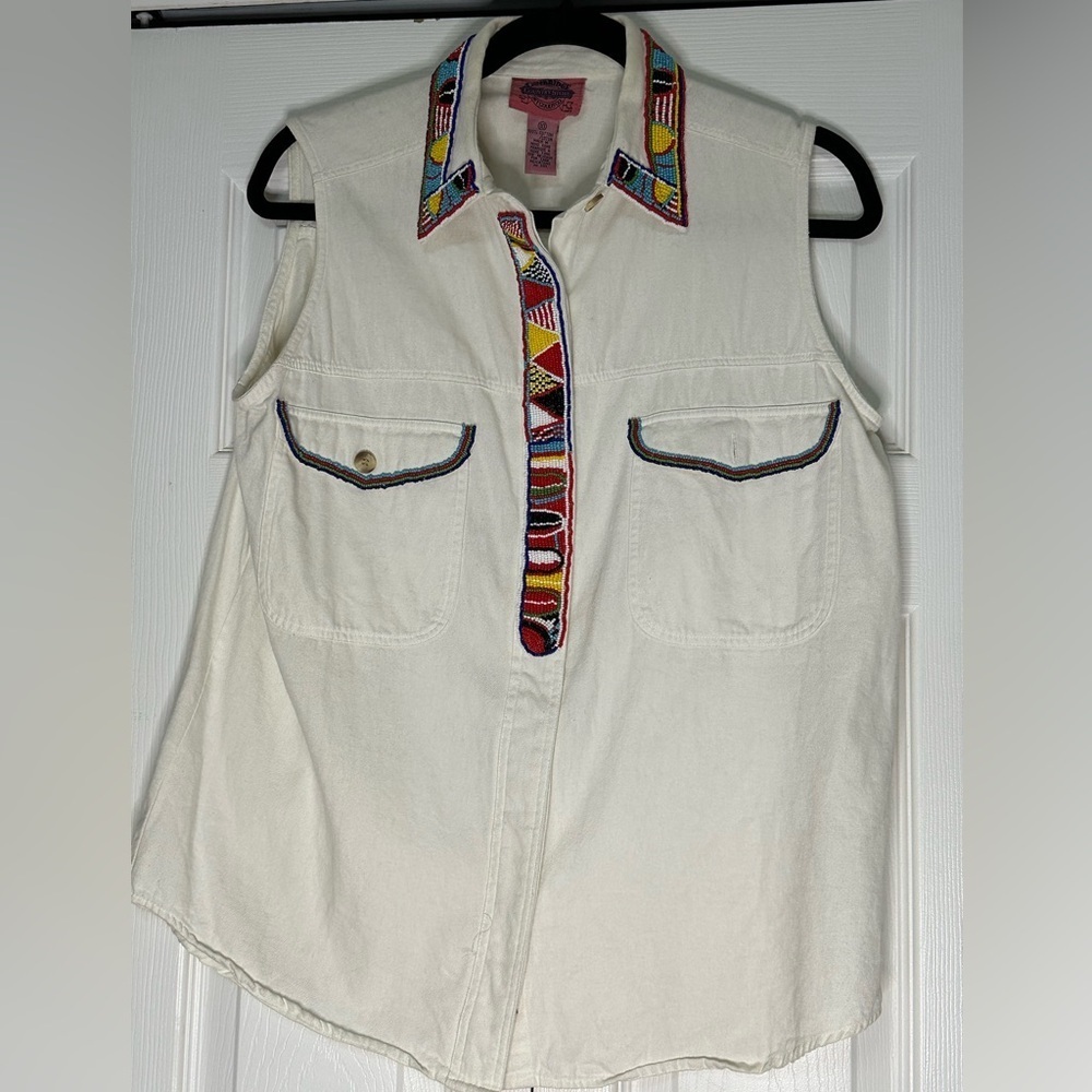 Sleeveless top with beading‎
